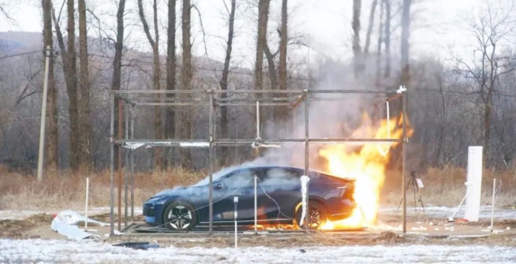 國內首個,氫燃料電池整車極限火燒試驗完成